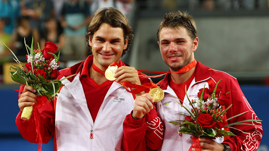 Roger Federer (izda.) y Stanislas Wawrinka con sus medallas de oro en Beijing 2008.
