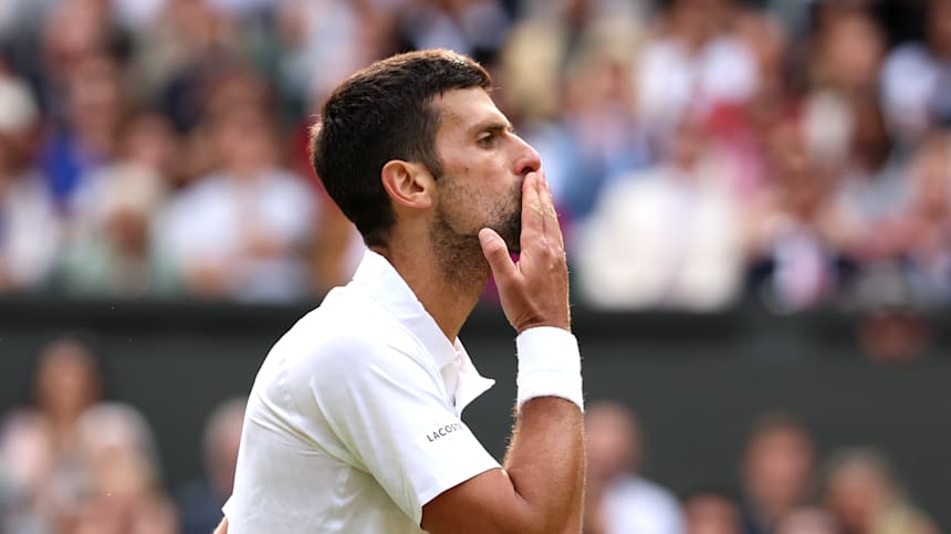 Em Wimbledon, Alcaraz supera Djokovic e é novo campeão do torneio