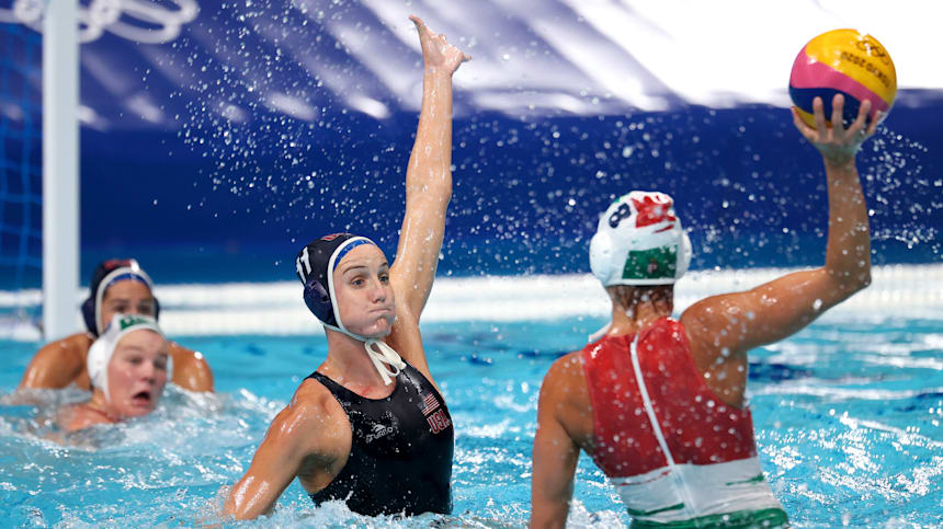 東京オリンピック2020 水球カナダ女子　WATER POLO 直筆サイン入り！
