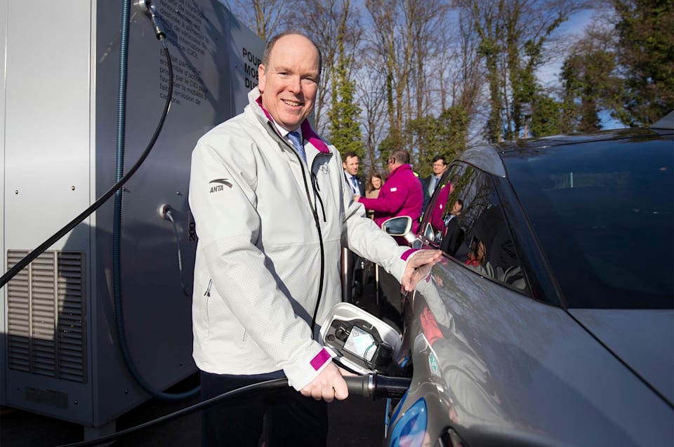 IOC Member HSH the Sovereign Prince Albert II during a visit to the Hydrogen station (IOC/Dave Thompson)