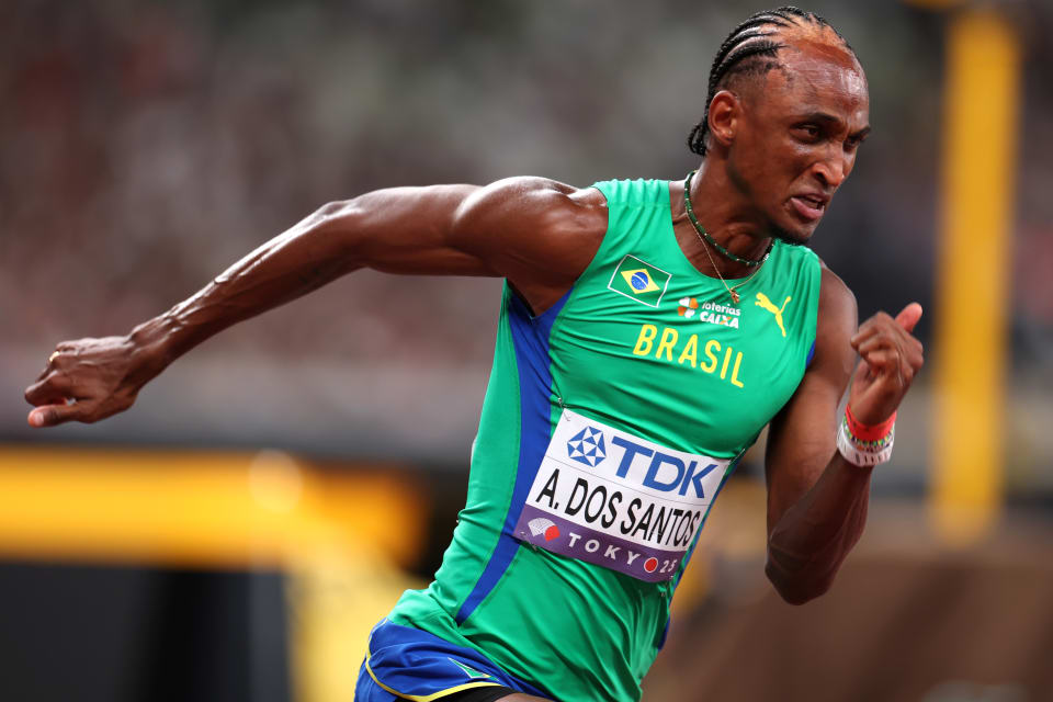 Alison dos Santos avança tranquilo nos 400m com barreiras no Mundial de ...