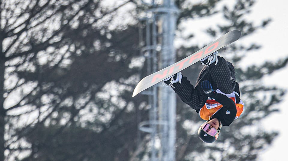 Lee Chaeun in action during the men's halfpipe competition at Gangwon 2024.