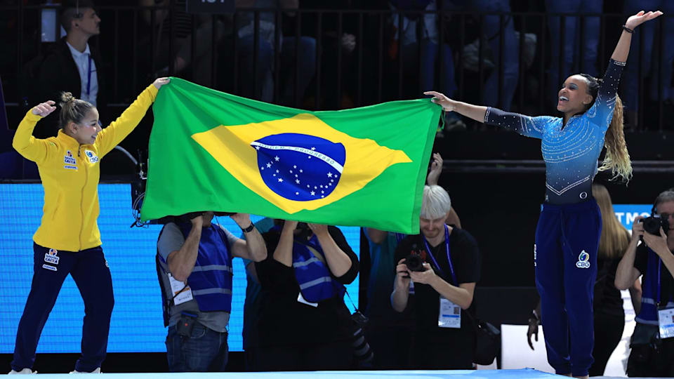 Flávia Saraiva e Rebeca Andrade disputarão finais no Mundial