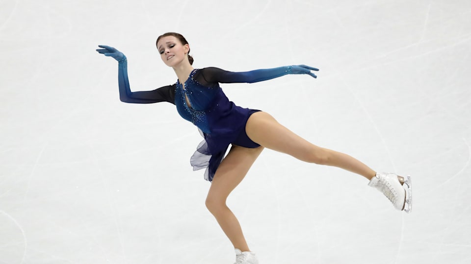 Anna Shcherbakova leads after ladies short program and world