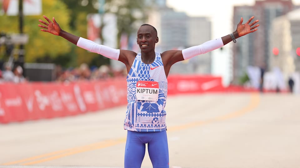How fast was Kelvin Kiptum’s men's marathon world record? Chicago ...