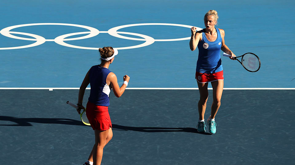 Barbora Krejcikova y Katerina Siniakova ganan el oro en el dobles
