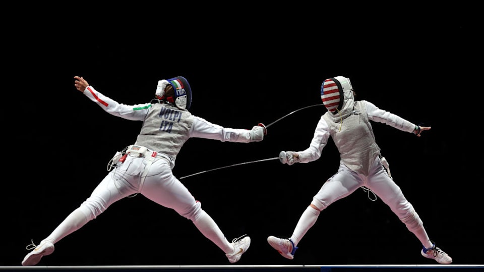 фехтовальщик фото. фехтование. соревнования по фехтованию. рапира для фехтования. фехтование в наше время.