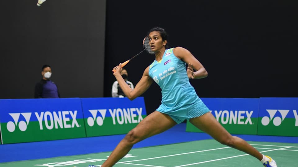Pv sindhu hotsell badminton shoes