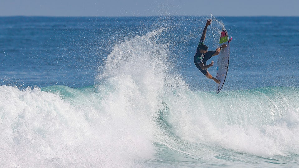 Gabriel Medina vence Filipinho e é tri campeão mundial de surfe