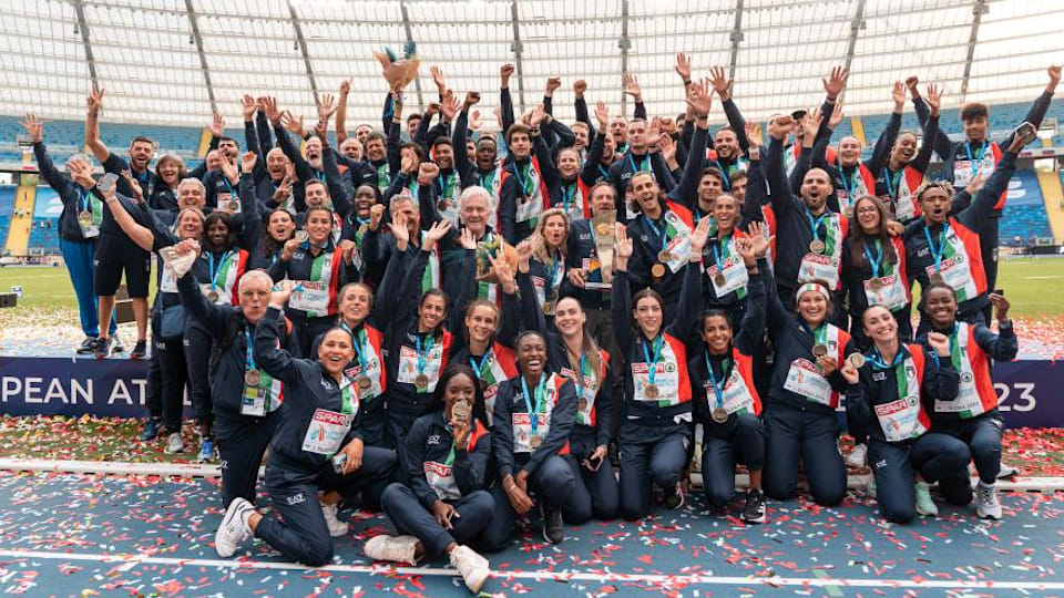 Tuta nazionale italiana atletica sale
