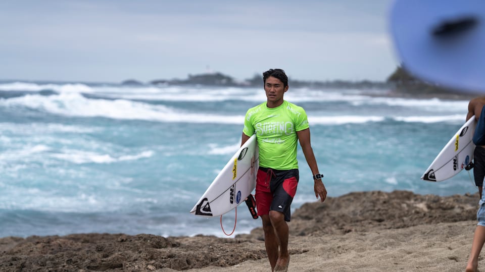 Rio Waida advanced in first place from his second round heat at the 2024 ISA World Surfing Games 