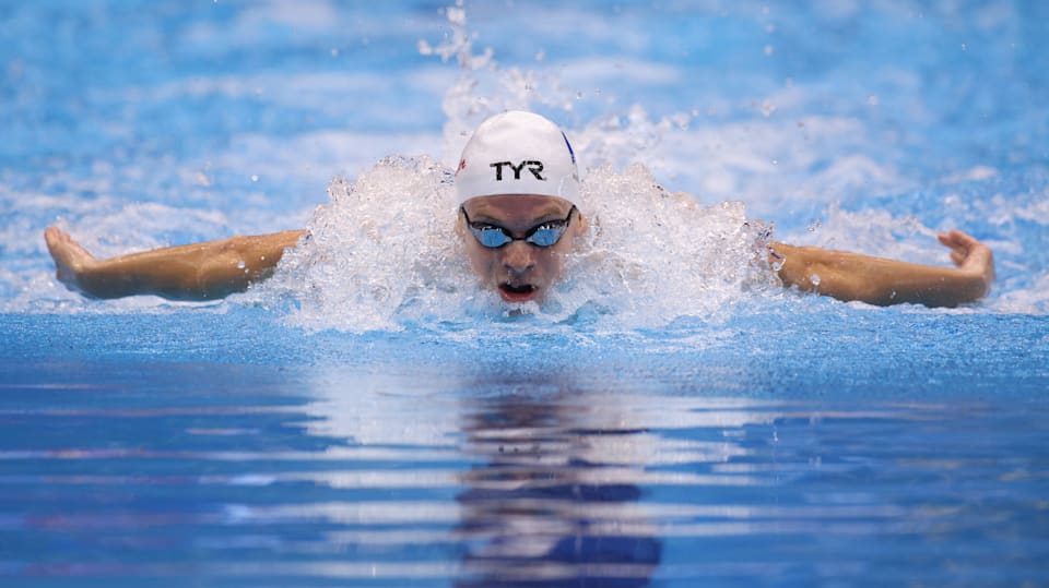 Championnats du monde de natation 2023 Titré sur 200 m papillon, Léon