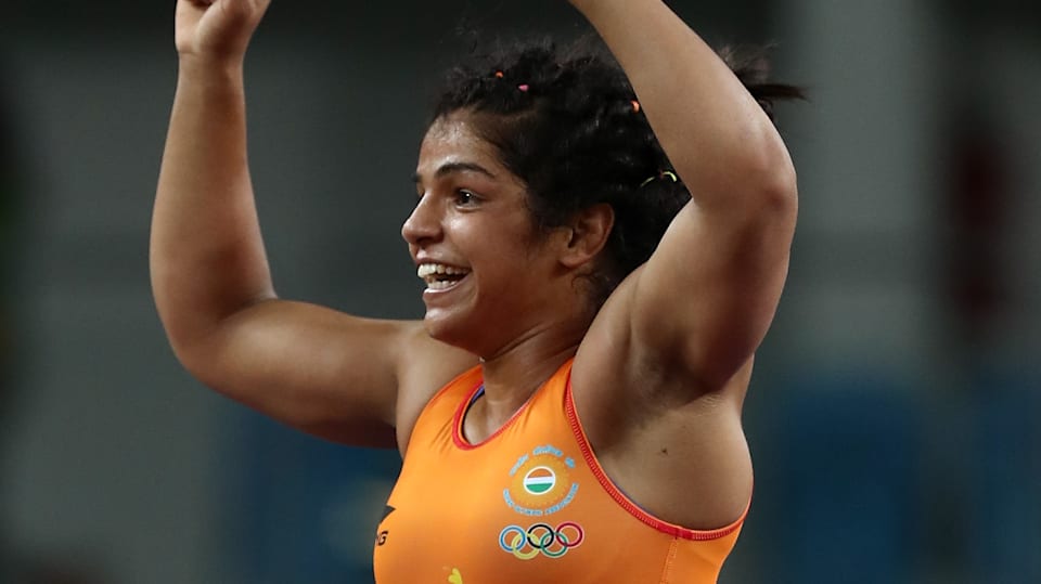 Zouhaier Sghaier wrestling 2022 Sakshi Malik Sarita Mor in