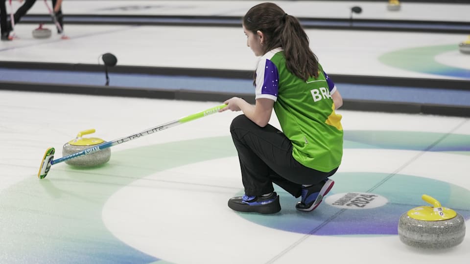 Brasil reage, mas perde na estreia do curling em duplas mistas nos Jogos  Olímpicos de Inverno da Juventude Gangwon 2024