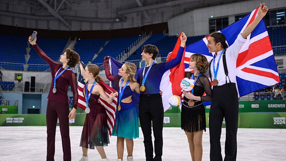 The medallists of the ice dancing competition at Gangwon 2024