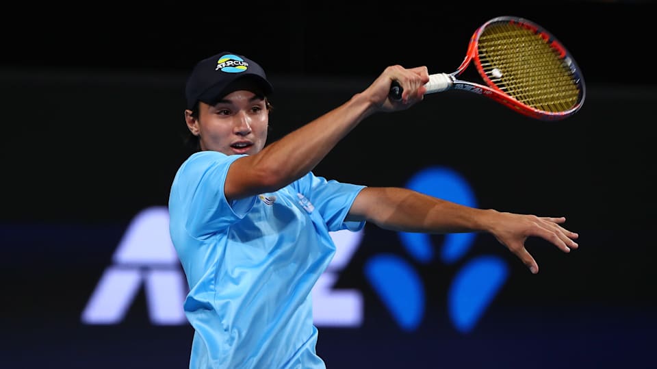 Tiendas de 2025 tenis abiertas hoy