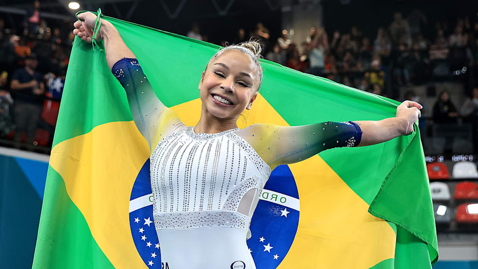 Flavinha é prata no individual geral; Brasil vai ao pódio no salto