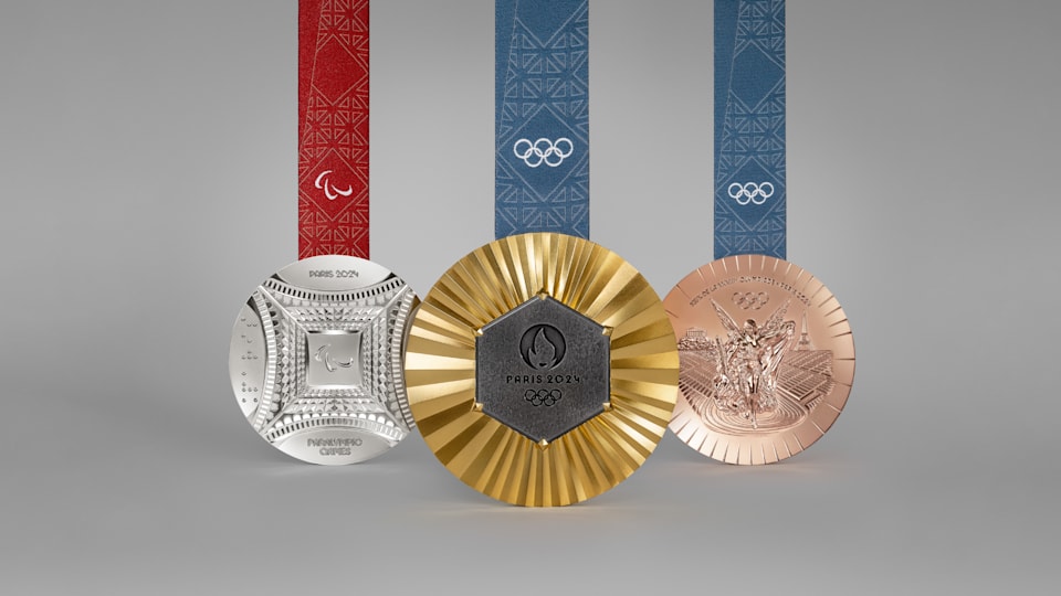 パリ2024 オリンピック、パラリンピックのメダル公開