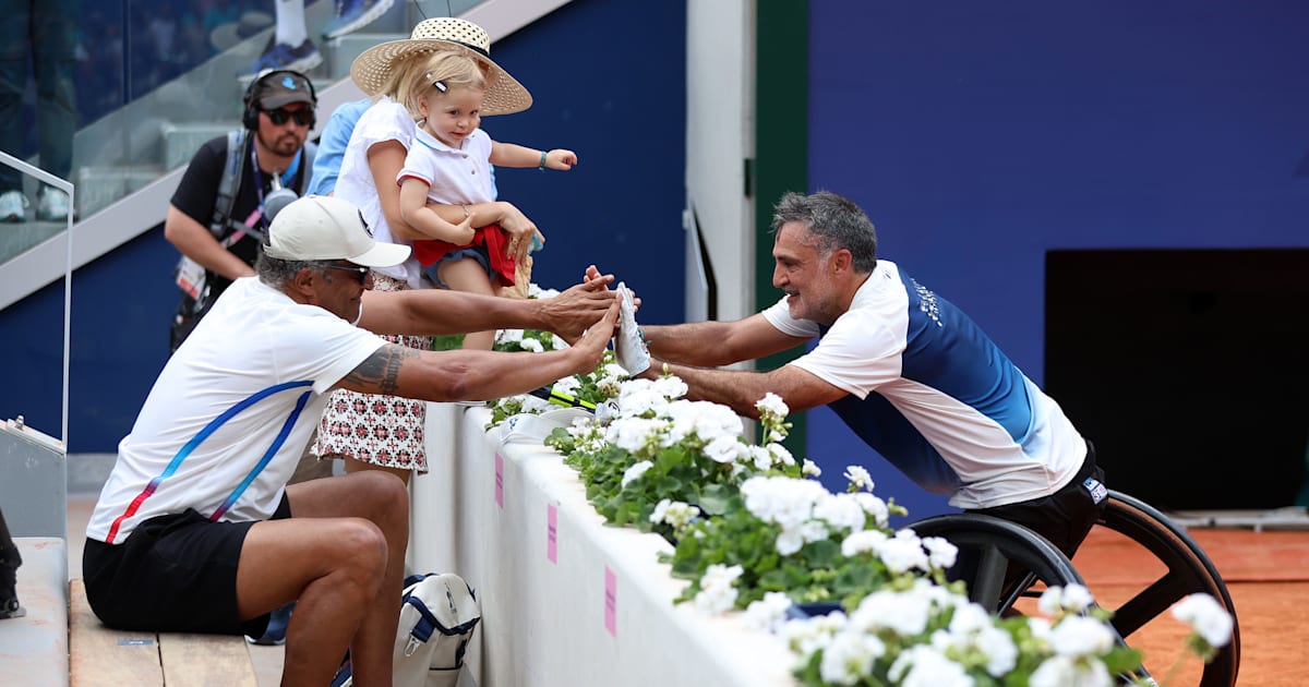 Unwavering family support for Stéphane Houdet at the Roland-Garros stadium