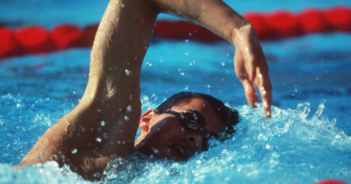 Плавание jpg. Купание мальчика 10 лет. Росс эджли. Zohan. Мужчина в бассейне.