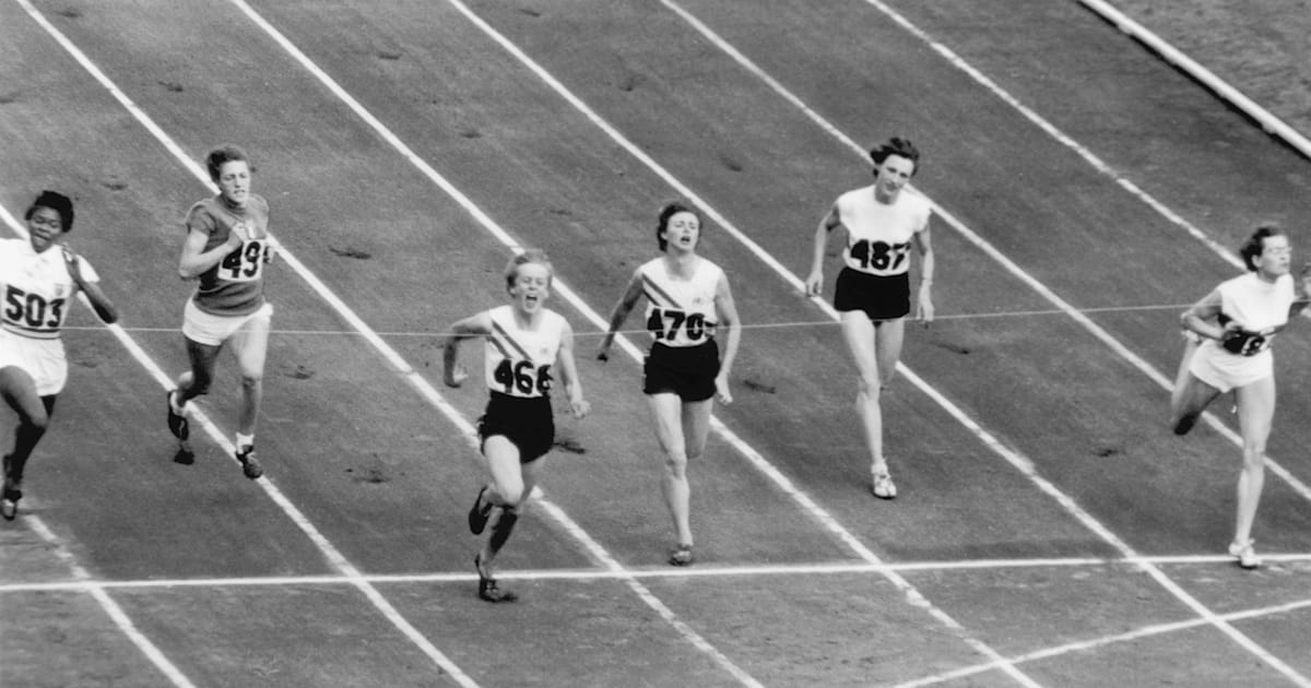Photo Vintage Betty Cuthbert – Médaille D'or Melbourne 1956 (neuve)