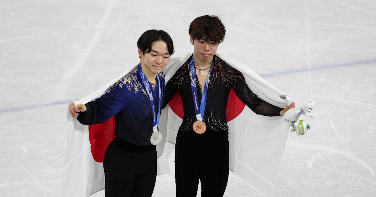 鍵山優真が2大会連続の銀メダル、佐藤駿は銅メダルを獲得丨フィギュア