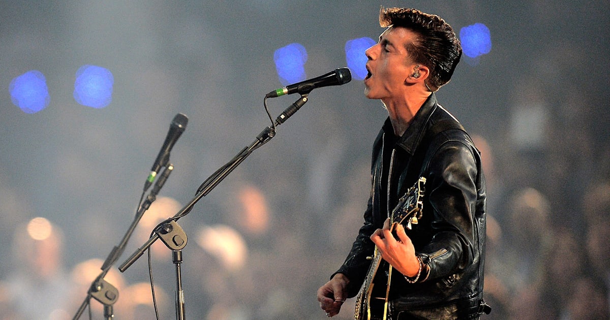 Arctic Monkeys - I Bet You Look Good On The Dancefloor | Music Mondays