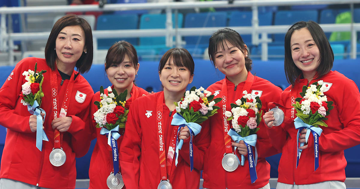 ロコ・ソラーレ銀メダル「この舞台にまた戻って来い」