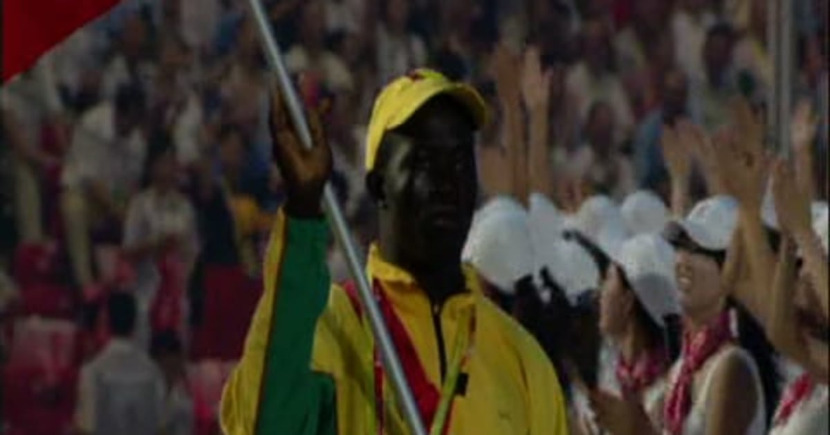 開会式で行進するギニアビサウ選手団 北京2008 ハイライト