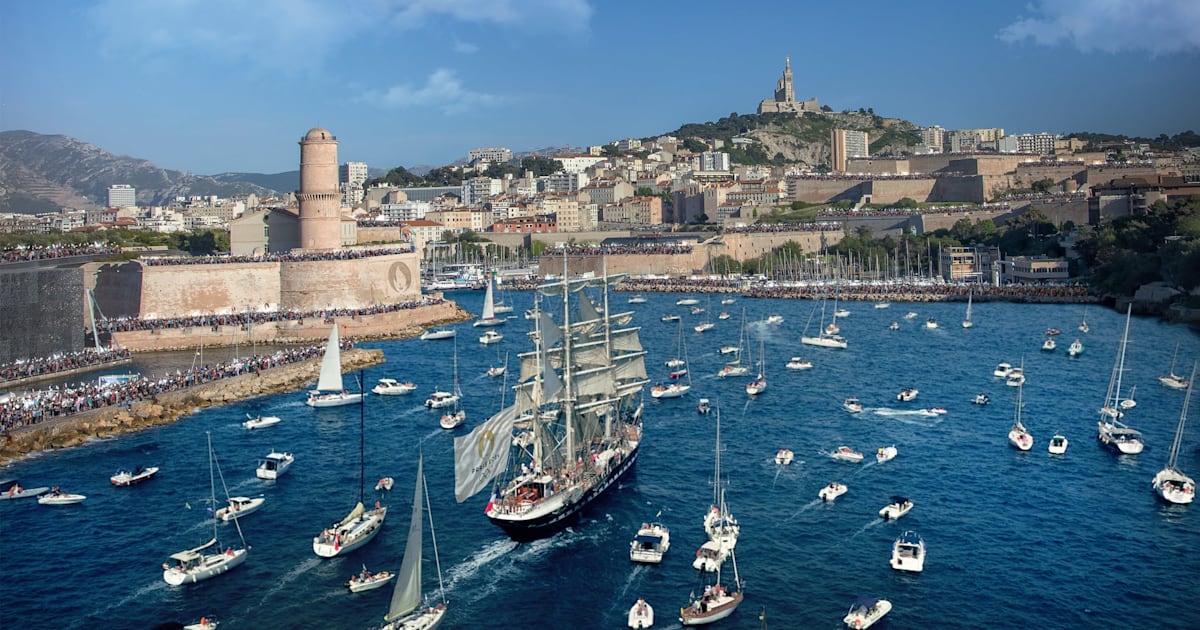 Le relais de la flamme olympique en France commence à Marseille