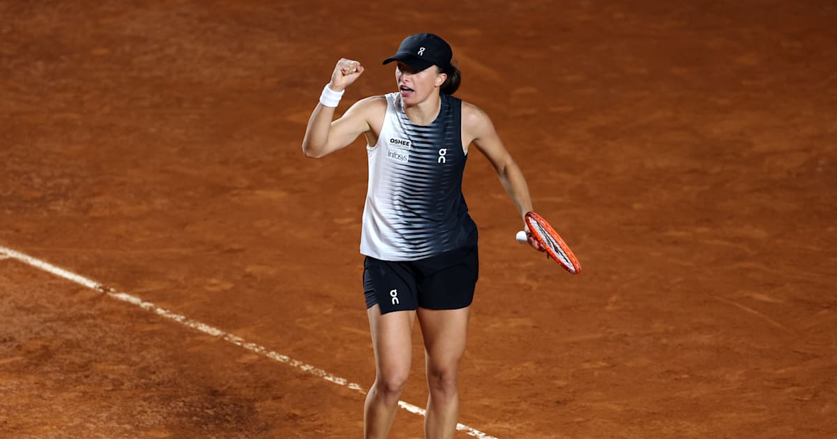 Świątek Defeats Osaka to Reach Italian Open Quarterfinals