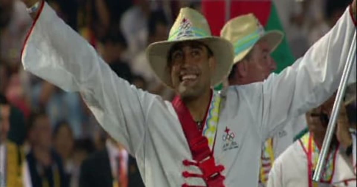 開会式で行進するアルバ選手団 北京2008 ハイライト