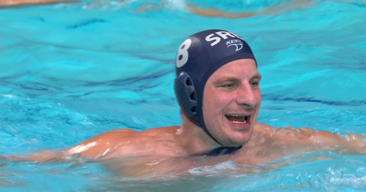 Momento de medalla Tokio 2020 waterpolo equipo masculino (SRB)