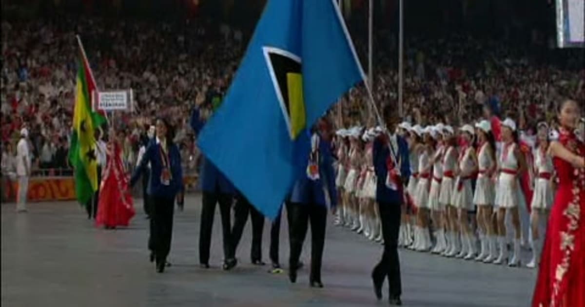 開会式で行進するセントルシア選手団