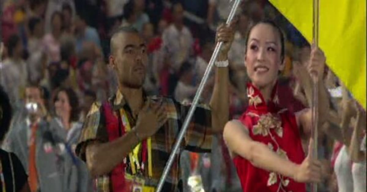 開会式で行進するモザンビーク選手団 北京2008 ハイライト