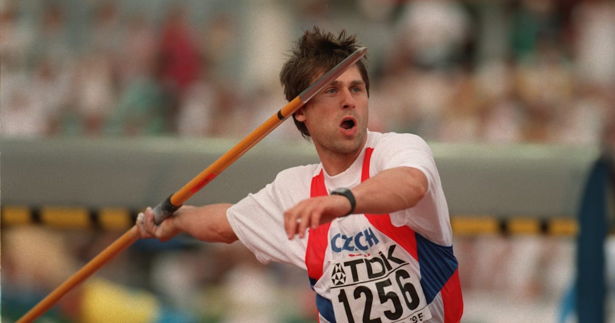 world record holder in javelin throw