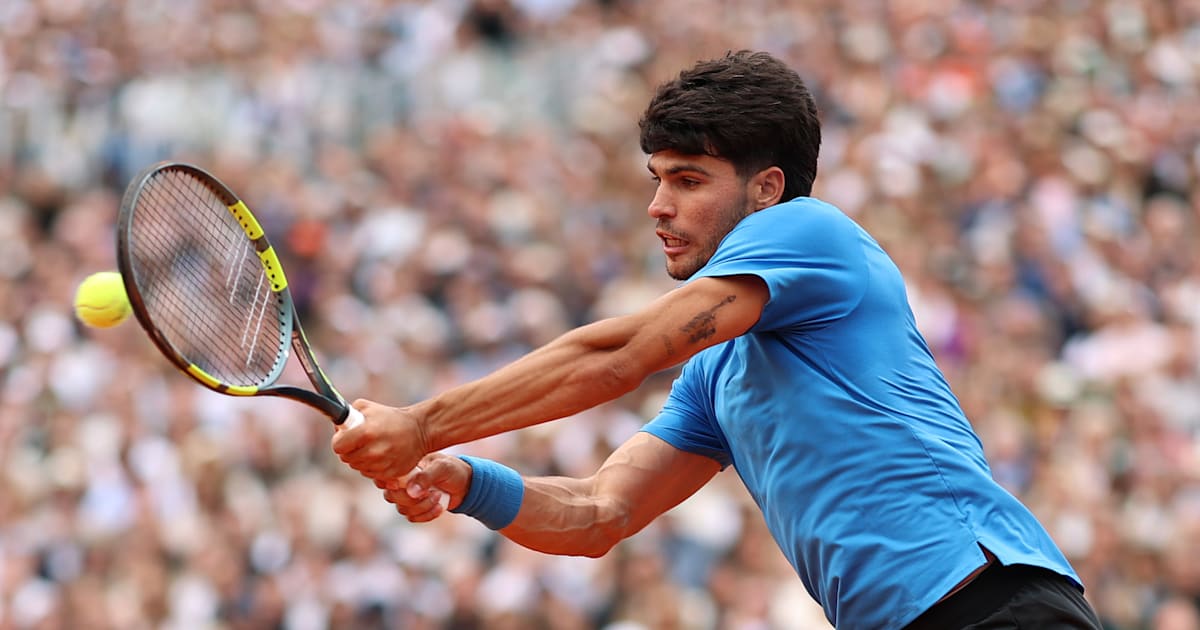 Alcaraz Withdraws from 2026 French Open with Right Wrist Injury