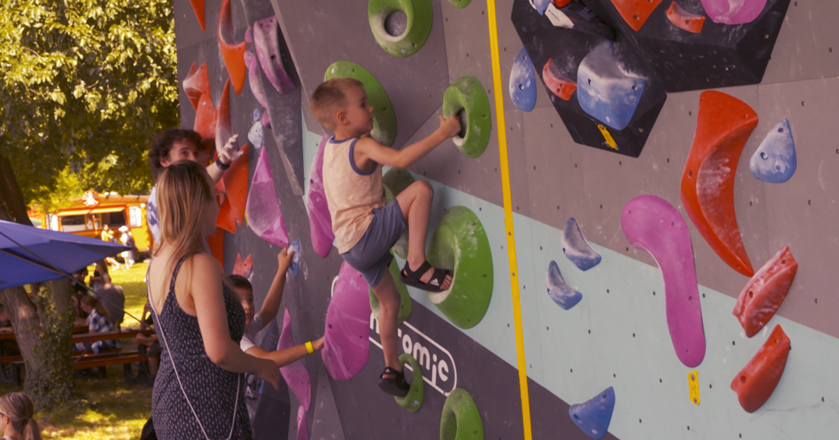 WATCH: Urban sports introduced to kids at OQS Budapest