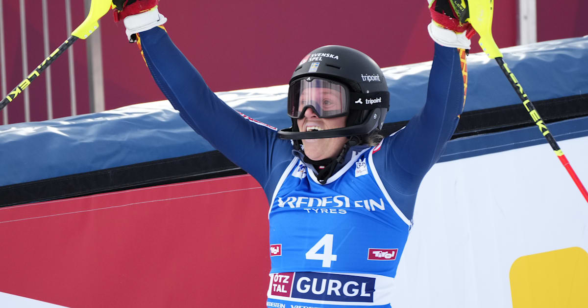 Alpine Skiing FIS World Cup 2024/25 Mikaela Shiffrin crashes out with