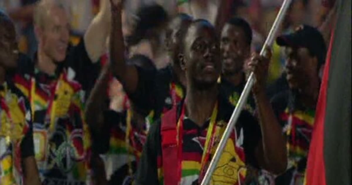 開会式で行進するジンバブエ選手団