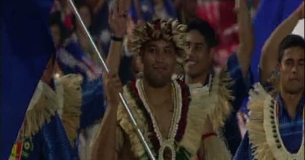 開会式で行進するマーシャル諸島選手団