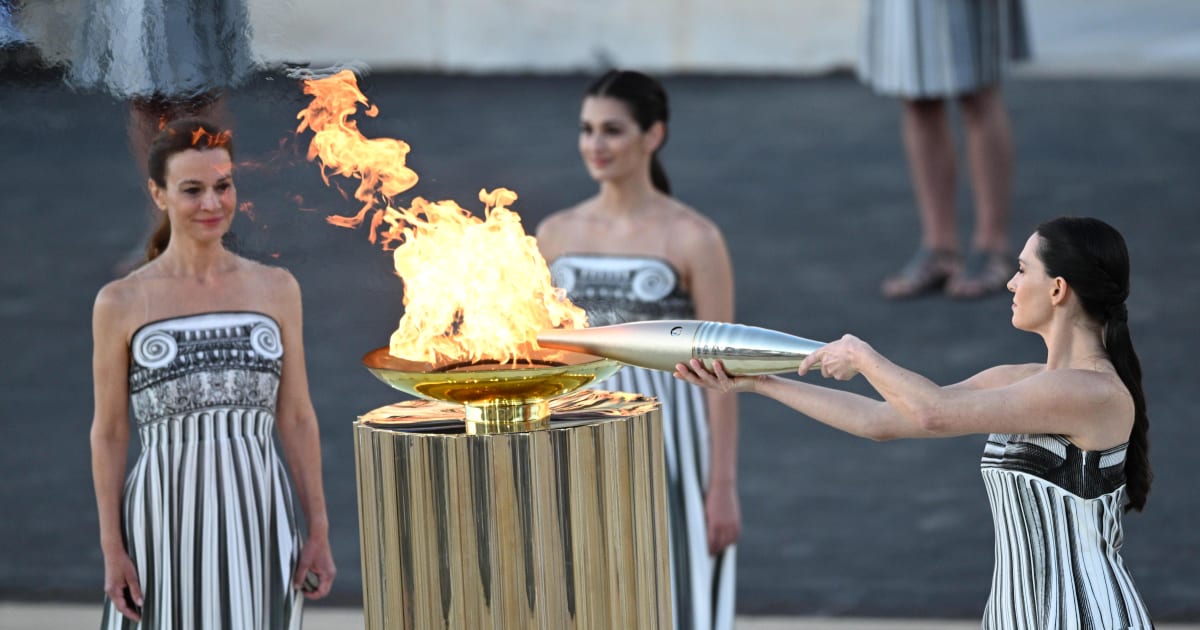 handover-ceremony-milano-cortina-2026-olympic-torch-relay