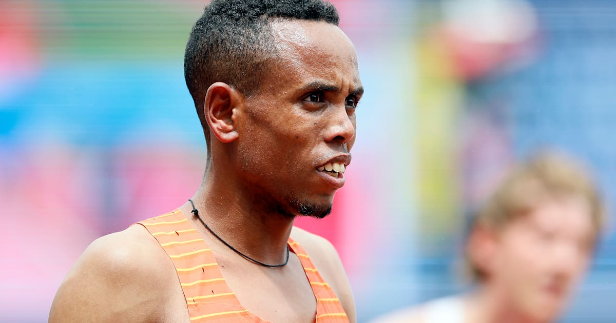 Berihu Aregawi of Ethiopia aims for World Cross Country championship title leading up to the Paris 2024 Olympics.