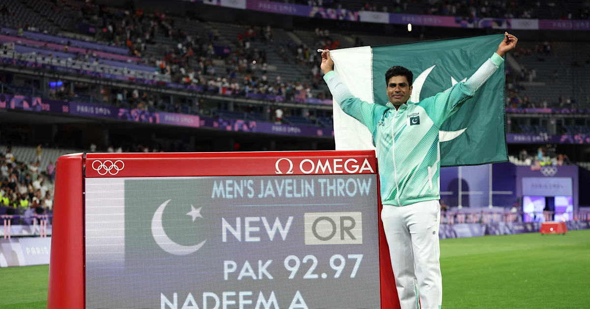 Arshad Nadeem vise la barre des 95 mètres après avoir remporté la médaille d’or avec un record olympique