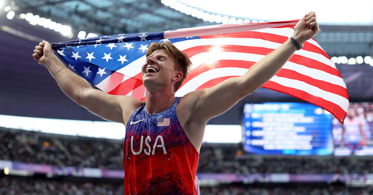 Hunter Woodhall sprinte vers la victoire au 400 m T62 masculin et remporte sa première médaille d’or aux Jeux paralympiques