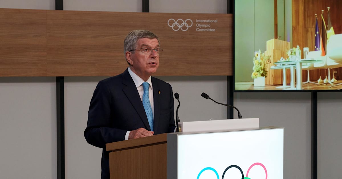 IOC President Thomas Bach extends the hand of the Olympic Movement to the European Union, to work further together