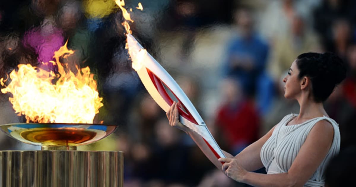 Olympic Flame Officially Passed To Sochi 2014 - Olympic News