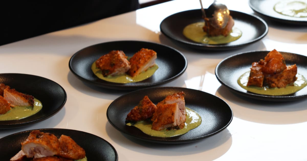 パリ2024選手村でアスリートたちをもてなすシェフ自慢のコース料理からベジタリアン料理まで