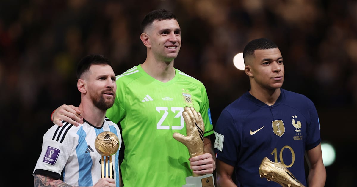 Emiliano Martinez wins World Cup Golden Glove award at Qatar 2022