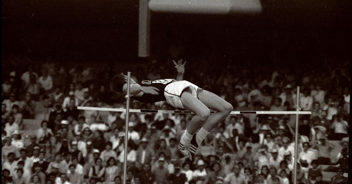 Dick Fosbury Champion Olympique Et Pionnier Du Saut En Hauteur Est D C D L Ge De Ans